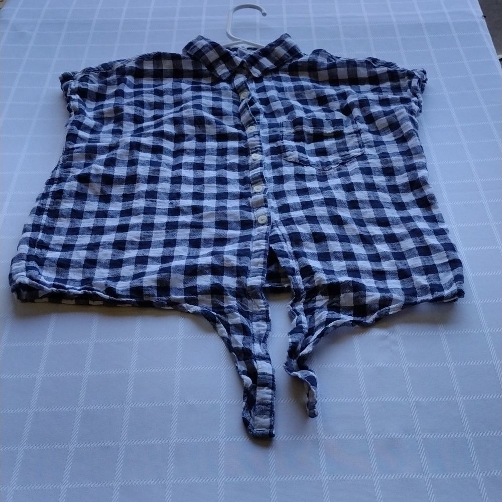 Women's Old Navy Small Buffalo Checkered Shirt With Tie Bottom Size Small!